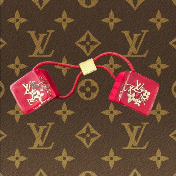 Louis Vuitton Accessories - Louis Vuitton
Monogram Inclusion Hair Cubes